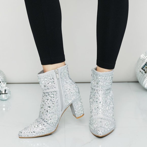 Forever Link NWT Glitter Point Toe Booties in Silver - Picture 3 of 7